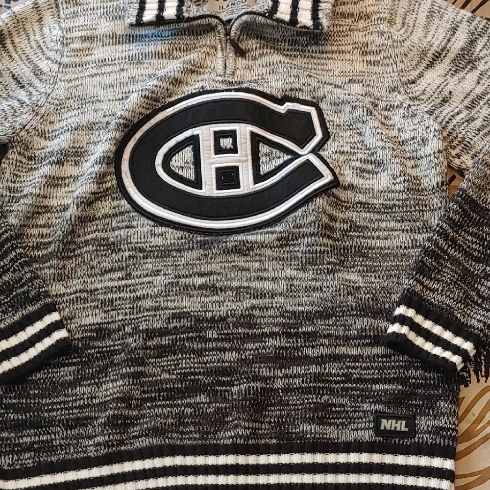 NHL Black and White Zip-Up Men's Sweater. Sz Lg
